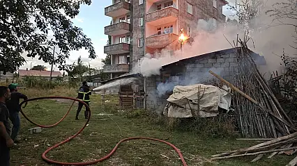 Muş'ta tandır evinde yangın: Alevler elektrik direğine sıçradı