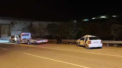 Muş'ta tır ile otomobil çarpıştı: Araçta sıkışan 2 kişi kurtarıldı