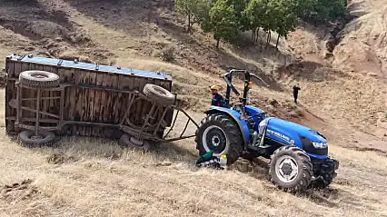 Muş'ta traktör faciası! Sürücü aracın altında sıkıştı