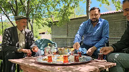 Muş'un üç dilli ilçesinde herkes Türkçe, Kürtçe ve Arapça konuşuyor