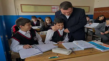 Patnos Kaymakamı Dertlioğlu'ndan Sütlüpınar Okulu'na ziyaret