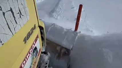 Patnos'ta kar engeli ekiplerin çalışmasıyla aşılıyor