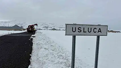 Patnos'ta trafik levhaları yenileniyor