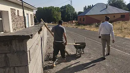 Patnos'ta Yeşilhisar İlkokulu yeni eğitim yılına hazırlanıyor