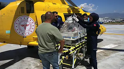 Pusetten düşerek beyin kanaması geçiren 13 günlük bebek ambulans helikopterle Erzurum'a sevk edildi