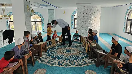 Taşlıçay Müftüsü Yusuf Özmen'den Yaz Kur'an Kurslarına ziyaret