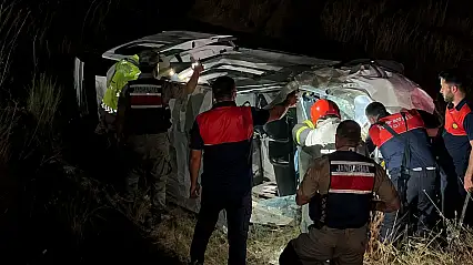 Tatvan'da U dönüşü sırasında iki araç çarpıştı: 4 kişi yaralandı