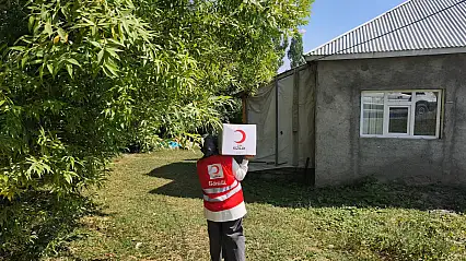 Türk Kızılay Ağrı köylerde ihtiyaç sahibi ailelere gıda desteğini sürdürüyor