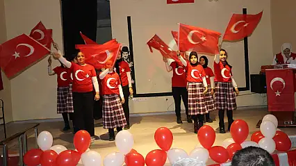 Tutak'ta öğrencilerden milli duyguları yansıtan program