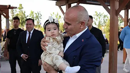 Vali Koç SMA hastası Kerem için düzenlenen kermesi ziyaret etti