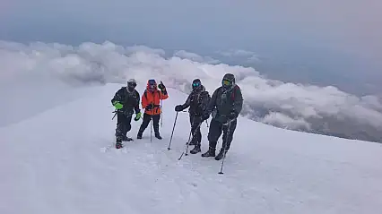Van Gölü aktivistlerinden Ağrı Dağı'nın zirvesinde çevre mesajı
