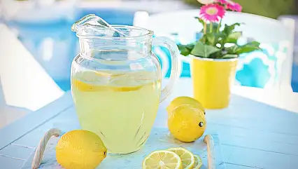Açıkta bekleyen limonata hastalık saçabilir