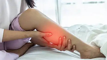 Bacaklardaki geçmeyen şişlik yalnızca kilo olmayabilir