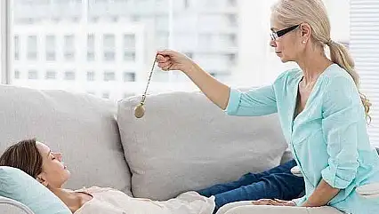 Hipnoz beynin dikkat ve algı süreçlerini etkileyebiliyor