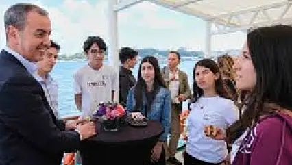 Liseliler yapay zekayla geleceğin iş fikirlerini geliştirdi