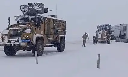 2 Bin 644 rakımda zor saatler: Tendürek Geçidi'nde ulaşım aksadı