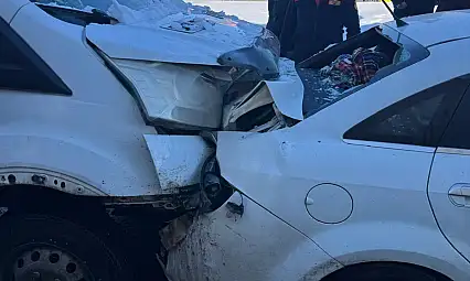 Ağrı'da buzlanma nedeniyle zincirleme trafik kazası