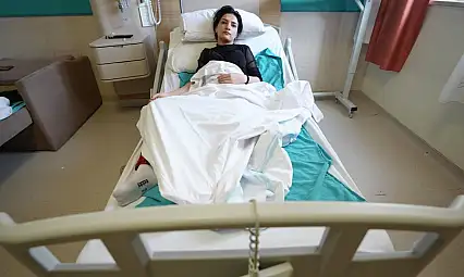 Ağrı'da sıcak su torbası genç kızı hastanelik etti