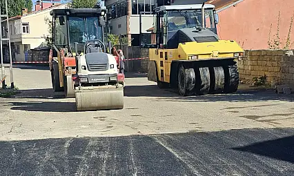 Ağrı'da yıpranan yollar asfaltla yenileniyor