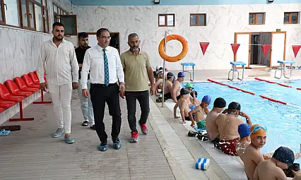 Ağrı'da 'Yüzme Bilmeyen Kalmasın' projesiyle geleceğin şampiyonları yetişiyor