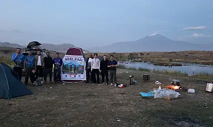 Ağrı Dağı eteklerinde doğayla iç içe kamp
