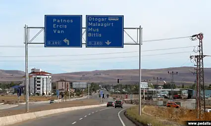Ağrı-Erciş-Van yolu 2027'ye kadar tek şerit!