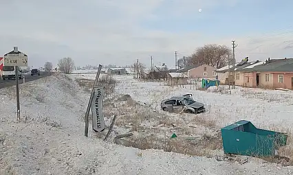 Ağrı-Erzurum karayolunda şarampole devrilen otomobilde 1 kişi hayatını kaybetti, 4 kişi yaralandı