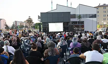 Ağrı Şakîro Kent Meydanı açık hava sinemasıyla renklendi