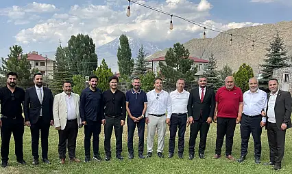 AK Parti Ağrı teşkilatı Doğubayazıt'ta toplandı