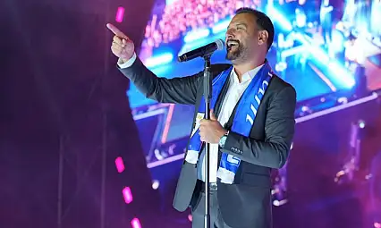 Alişan'dan Erzurum'da türkü dolu festival gecesi