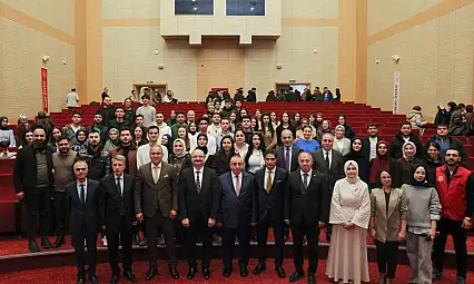 Atatürk Üniversitesi'nde Genç Ofis paneli, gençlerin hukuk ve kariyer yolculuğuna ışık tuttu