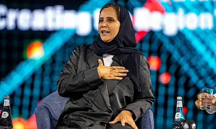 Aziza Al Ahmadi Kimdir, Nereli Dini İnancı Nedir? Epstein'e Kabe Örtüsünü Neden Gönderdi?