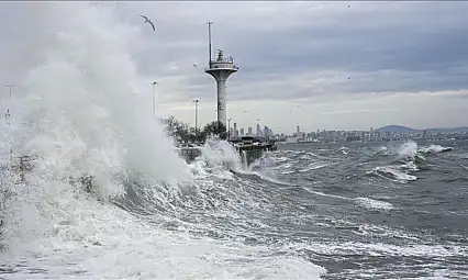 Denizlerde fırtına alarmı: Üç bölge için peş peşe uyarı