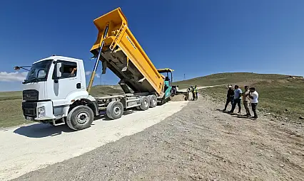 Diyadin'de yol yatırımları hız kesmiyor