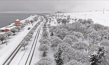 Doğu ve Karadeniz'de yüzlerce yol kapandı