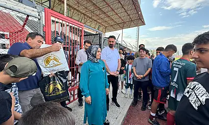 Doğubayazıt'ta 250 öğrenciye forma ve spor ayakkabısı desteği