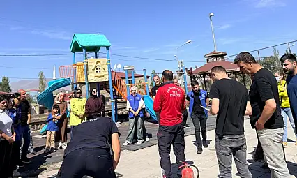 Doğubayazıt'ta gençlere trafik ve yangın eğitimi verildi