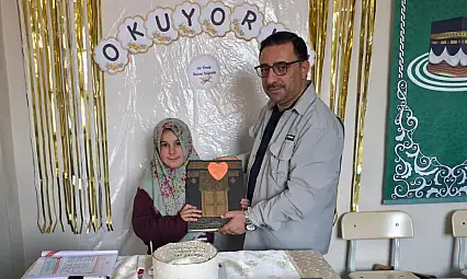 Doğubayazıt'ta Kur'an sevinci: Kur'an-ı Kerim'e geçen kursiyerlere anlamlı hediye