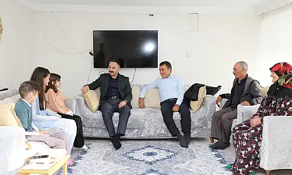 Doğubayazıt'ta özel gereksinimli vatandaşlara evlerinde ziyaret
