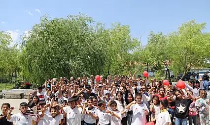 Doğubayazıt'ta TÜGVA Yaz Okulu öğrencilerine aşure ikramı