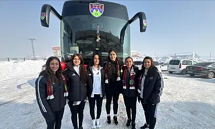 Erdoğan'dan kadın futboluna destek: Yüksekovaspor'a otobüs hediye edildi