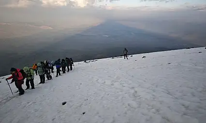 Ermeni dağcılar iki zirveyi de fethetti! Büyük ve Küçük Ağrı Dağı'nı başarıyla tamamladılar