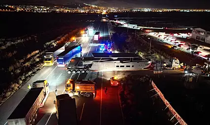 Erzurum-Artvin hattında sıra dışı taşıma: Trafik durdu