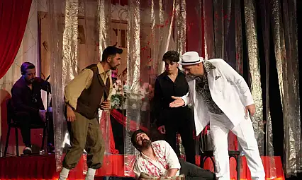 Erzurum'da Mafyatik Komedi: Hançer Havası Tiyatro Şölenine Yoğun İlgi!