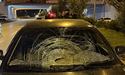 Erzurum'da yolun karşısına geçerken otomobil çarptı