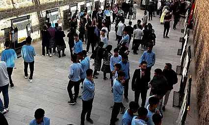 İshak Paşa Sarayı'nda dualı gömlekler sergisi yoğun ilgi gördü