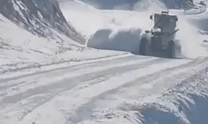 Kar Kaplanları Sahada: Kars'ta Köy Yolları Ulaşıma Açılıyor