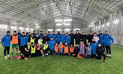 Kars 36 Spor Antrenmanını Kafkas Üniversitesi Kapalı Spor Salonu'nda Yaptı