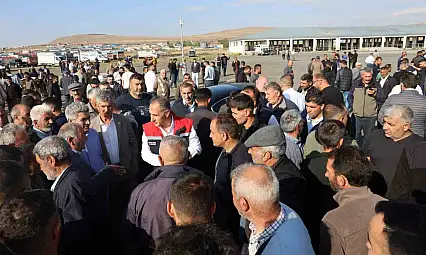 Kars'taki Hayvan Pazarı, şap hastalığı sonrası yeniden açıldı!