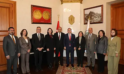 Kars Valisi Polat'tan Öğretmenler Günü'nde Anlamlı Kabul